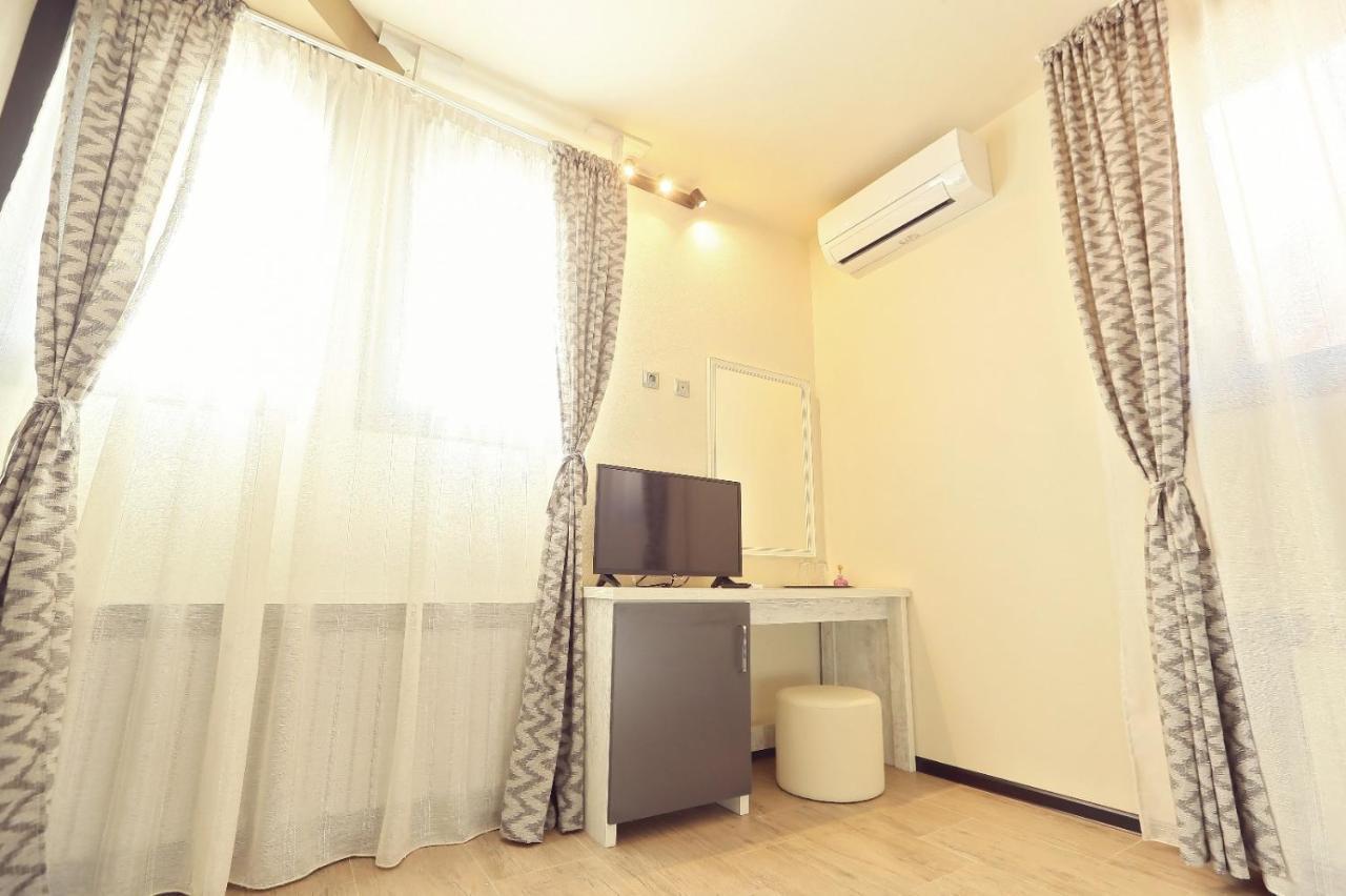 Dezire Guesthouse Baile 1 Mai Εξωτερικό φωτογραφία