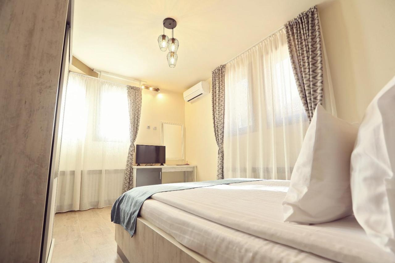 Dezire Guesthouse Baile 1 Mai Εξωτερικό φωτογραφία