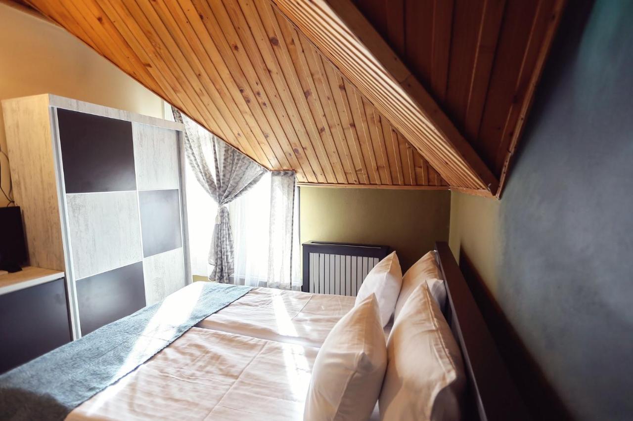Dezire Guesthouse Baile 1 Mai Εξωτερικό φωτογραφία